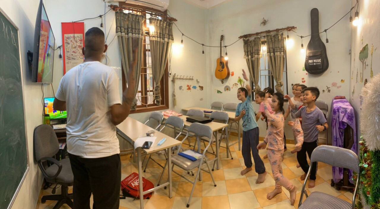 Hoạt động cùng giáo viên nước ngoài